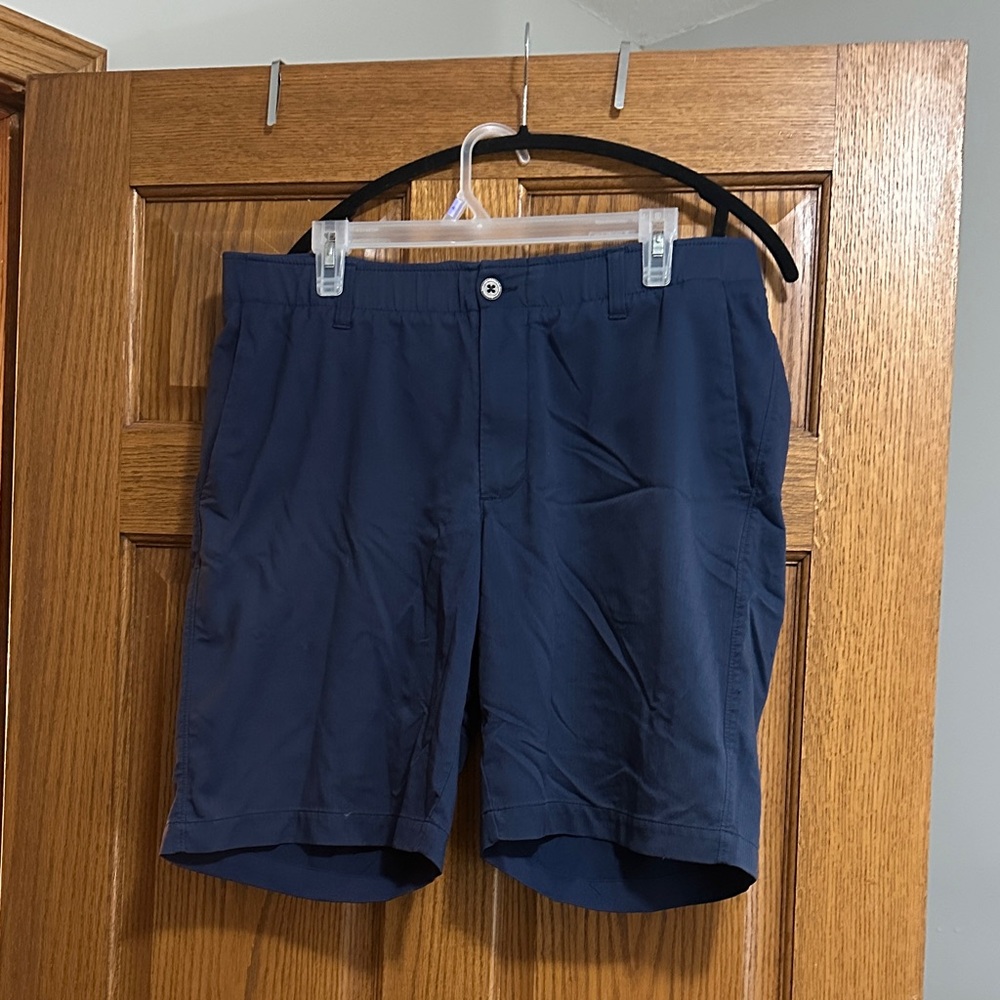 Men’s Under Armour Men's Dark Blue Flat Front Shorts Heat gear Size 38